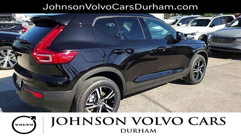 New 2026 Volvo XC40 B5 Core SUV