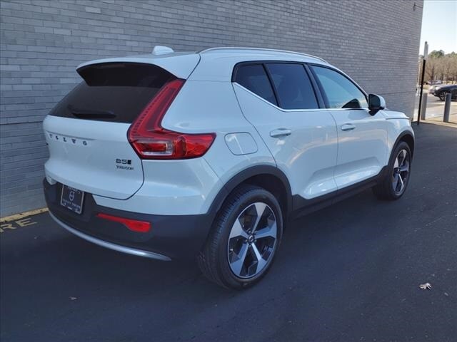 2025 Volvo XC40 Core photo 3