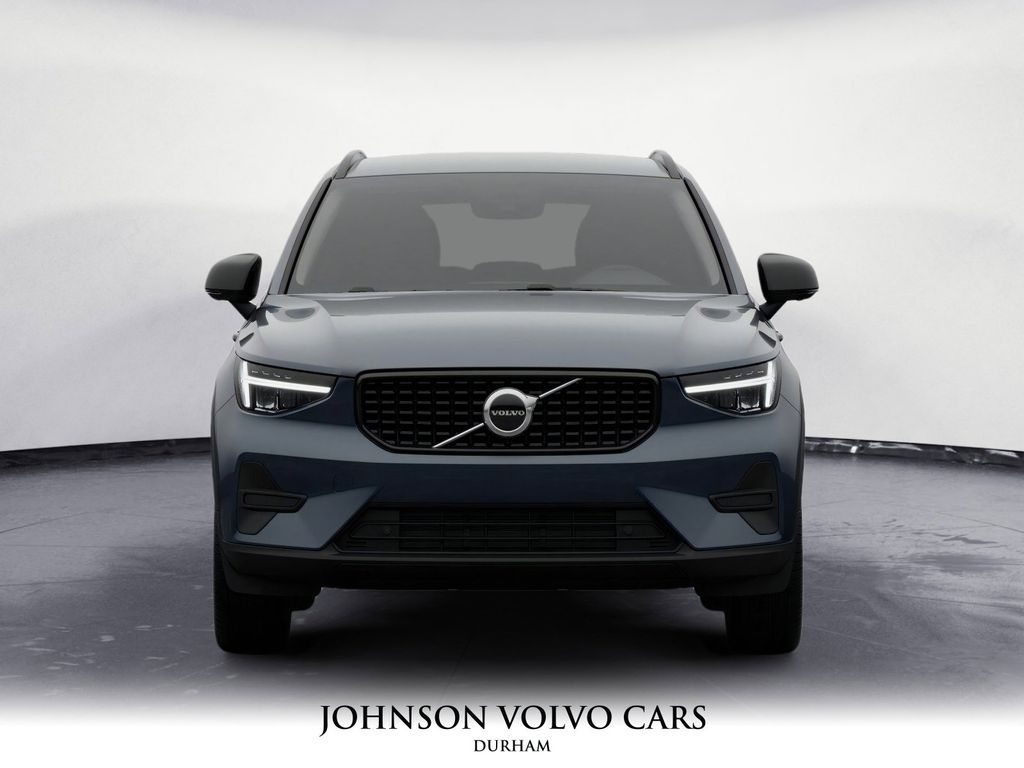 2026 Volvo XC40 Core AWD photo 2