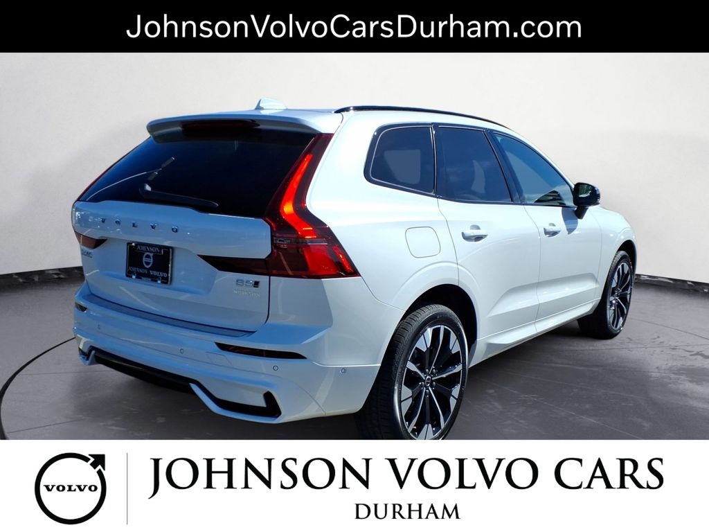 2026 Volvo XC60 B5 Plus photo 3