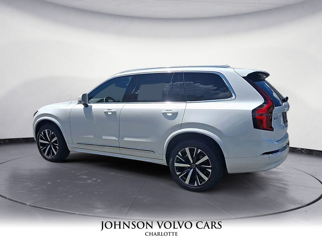 2026 Volvo XC90 Core photo 2