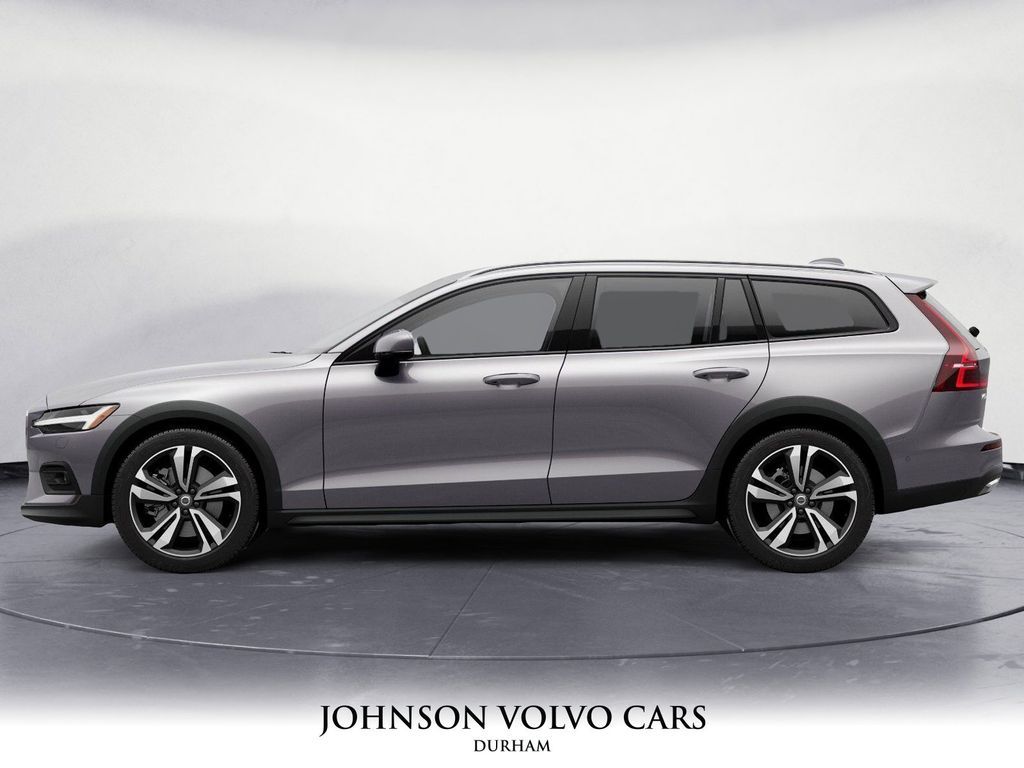 2026 Volvo V60 Cross Country B5 Plus photo 3