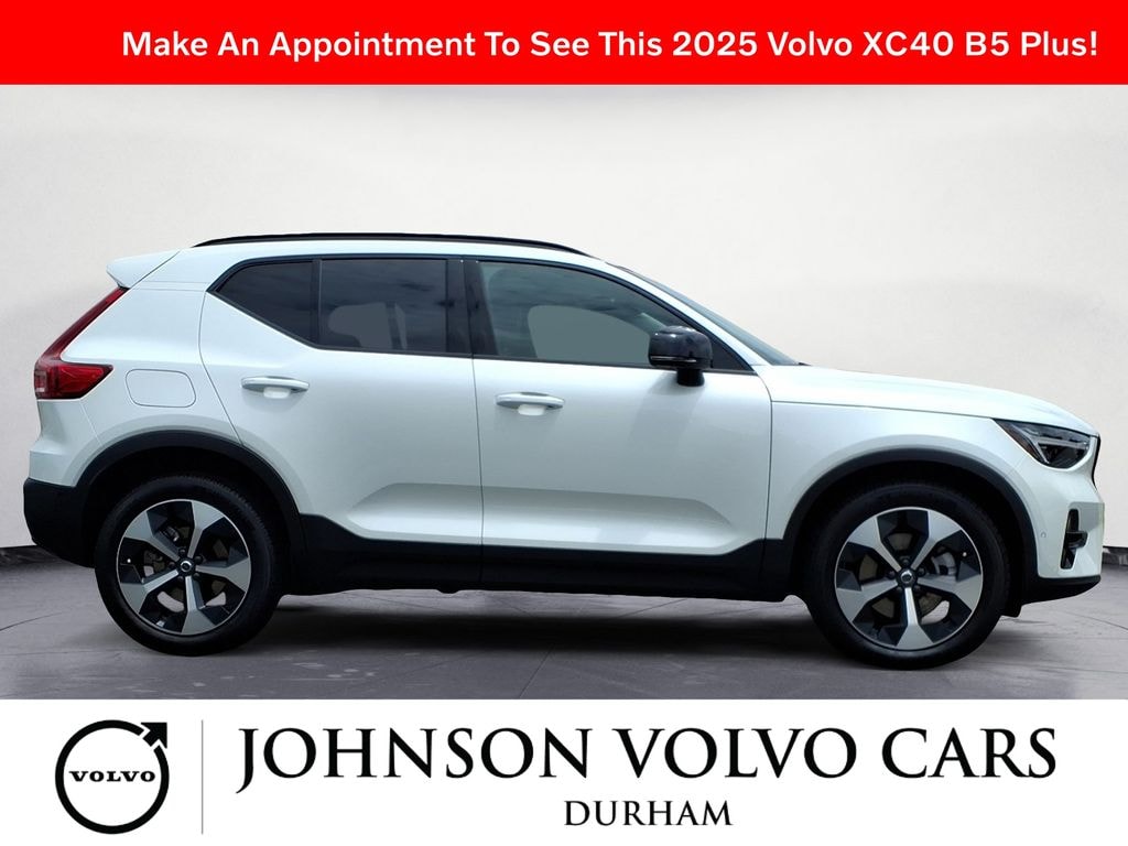 New 2025 Volvo XC40 B5 Plus Dark Theme SUV