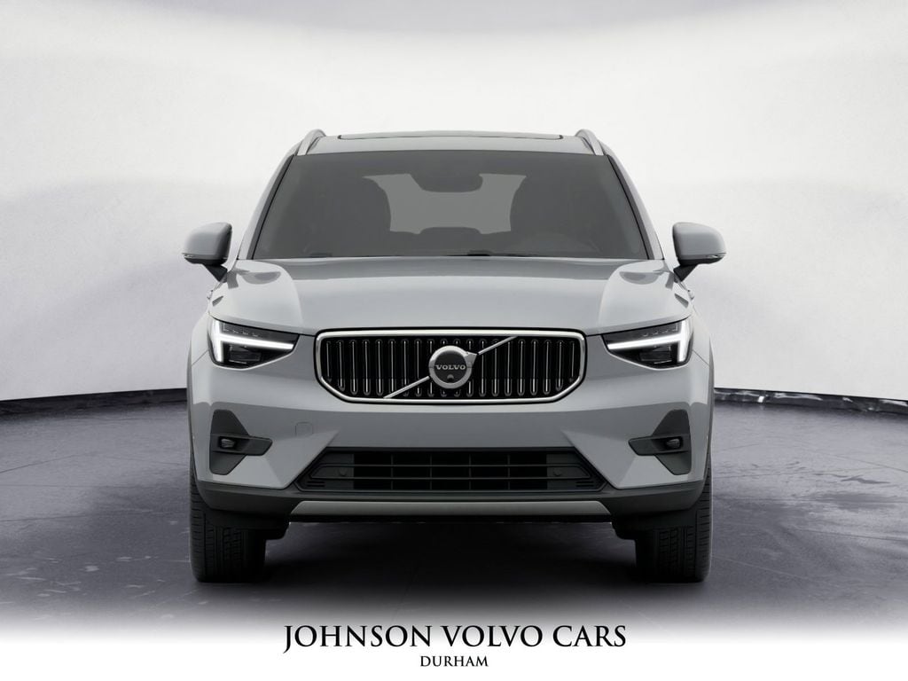 New 2025 Volvo XC40 B5 Plus Bright Theme SUV