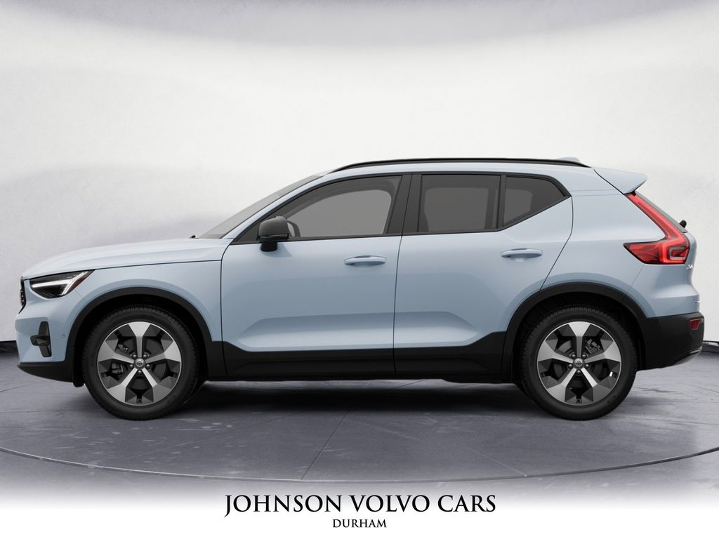 2026 Volvo XC40 Plus photo 3