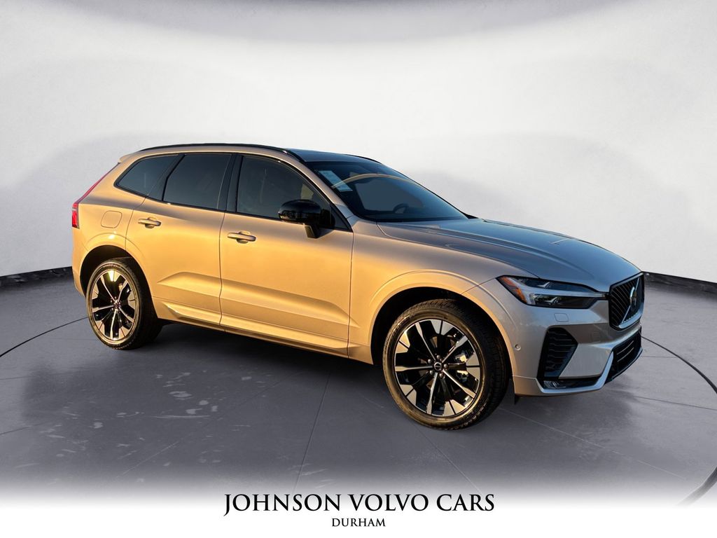 2026 Volvo XC60 Plus's photo