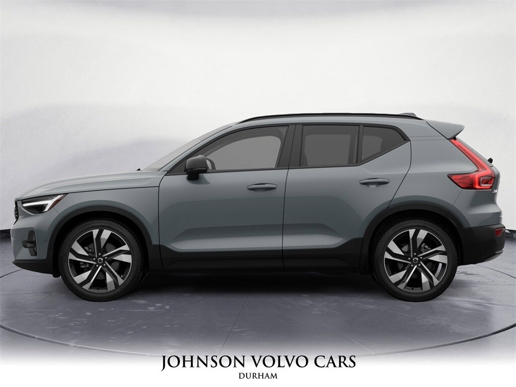 2026 Volvo XC40 photo 3