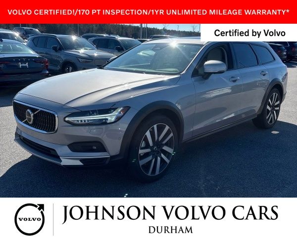 2025 Volvo V90 Cross Country B6 Plus AWD's photo