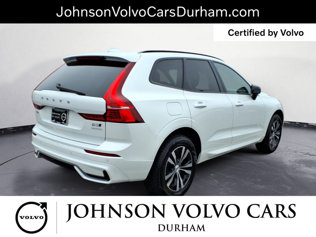 2025 Volvo XC60 B5 Core photo 2