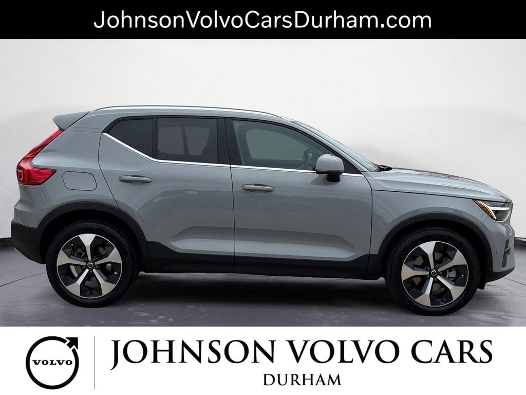 New 2025 Volvo XC40 B5 Plus Bright Theme SUV