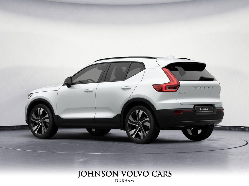 2026 Volvo XC40 photo 4