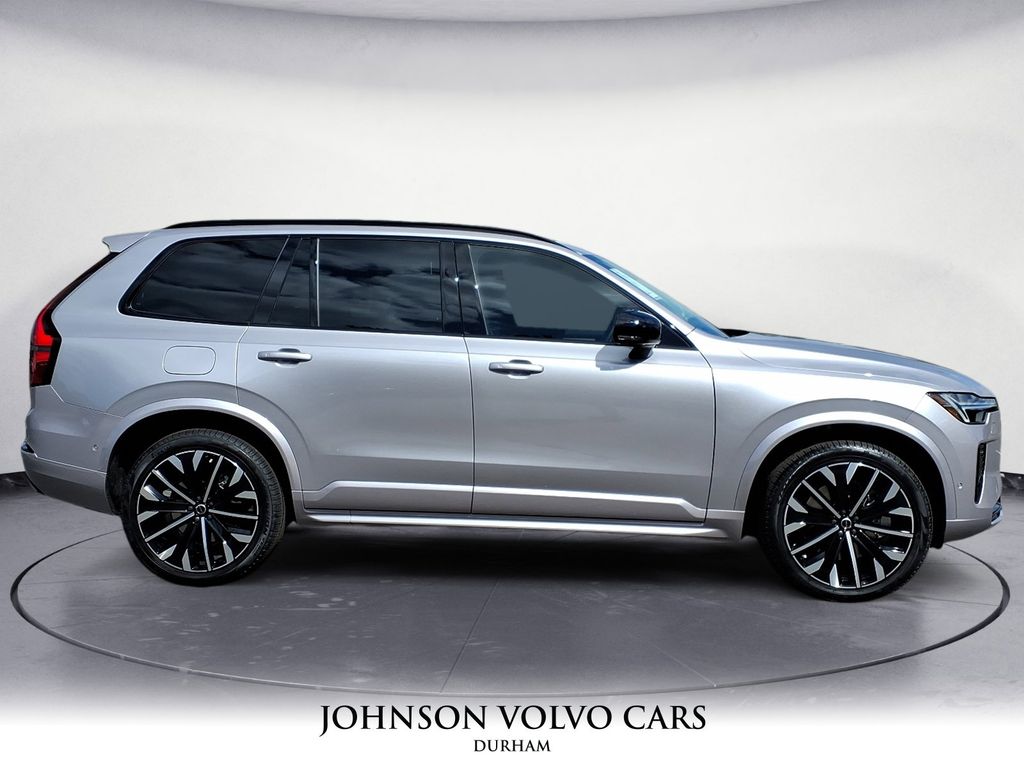 2026 Volvo XC90 T8 photo 2