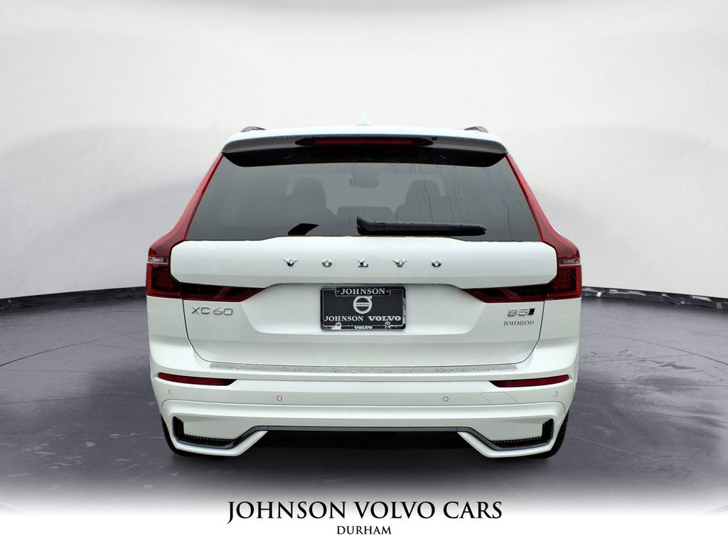 2026 Volvo XC60 B5 photo 4