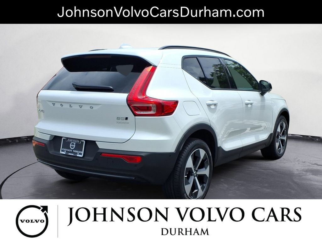 New 2025 Volvo XC40 B5 Plus Dark Theme SUV