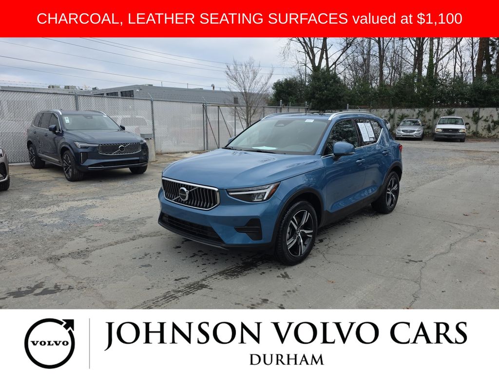 2025 Volvo XC40 Core's photo