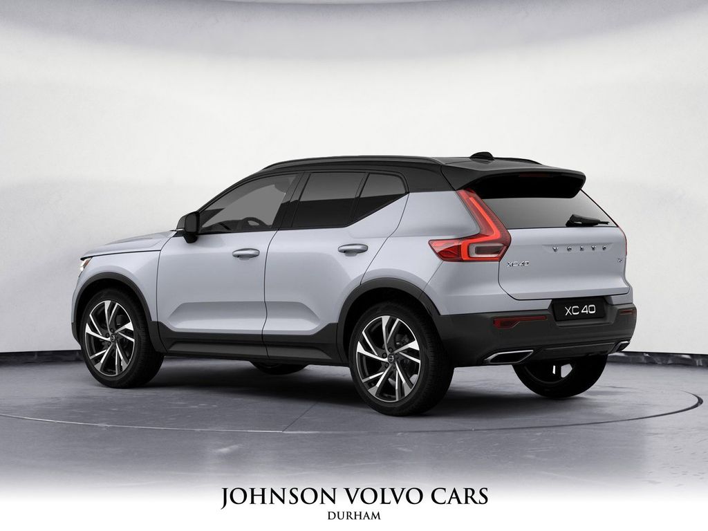 2020 Volvo XC40 R-Design photo 2