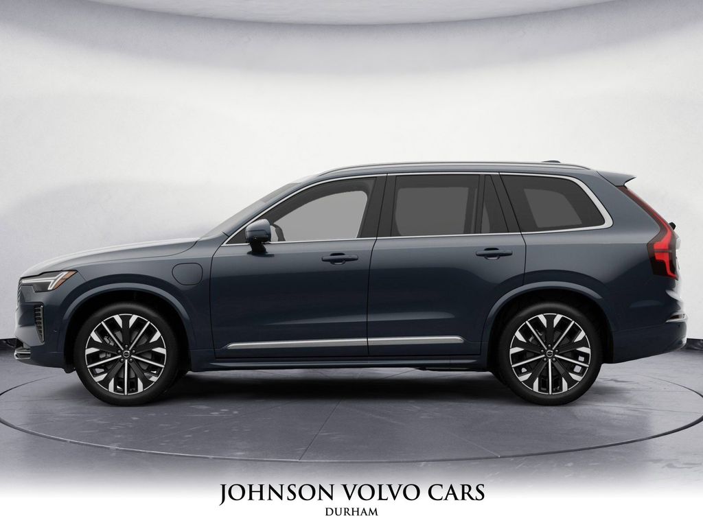 2026 Volvo XC90 B5 Core AWD photo 3