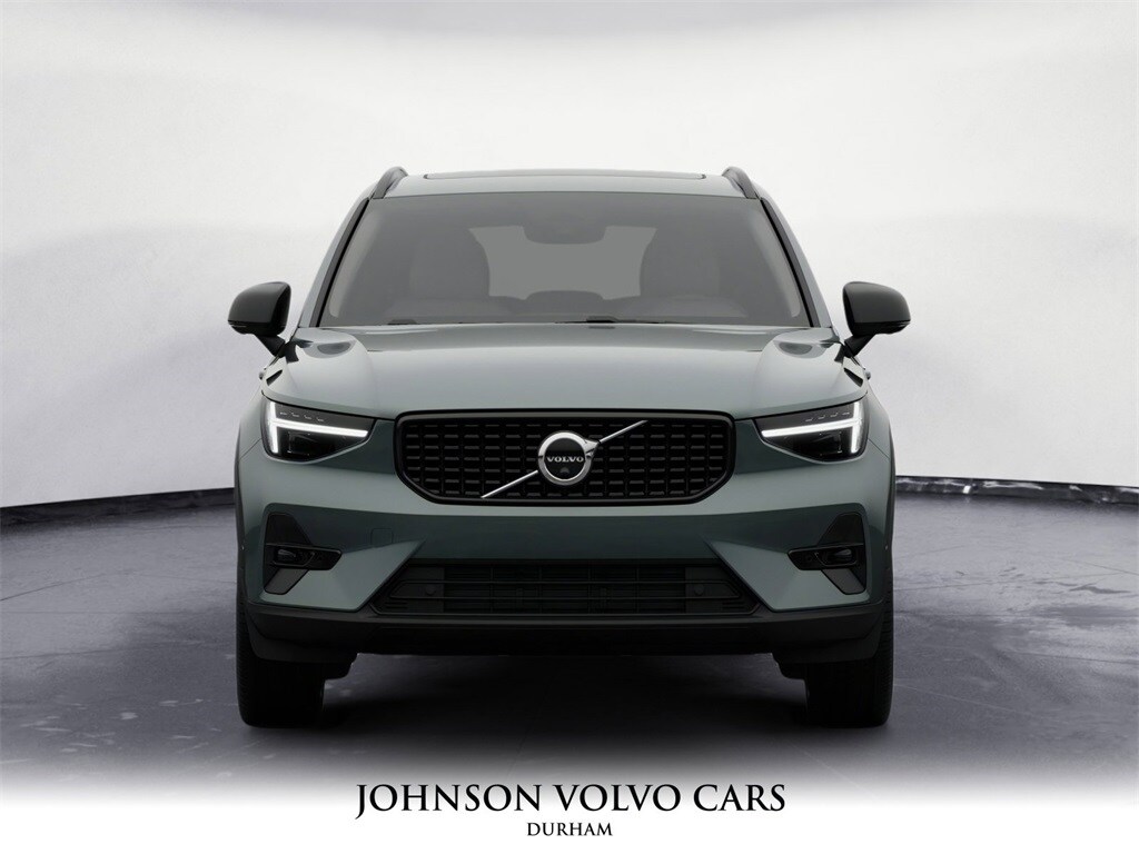 2026 Volvo XC40 photo 2
