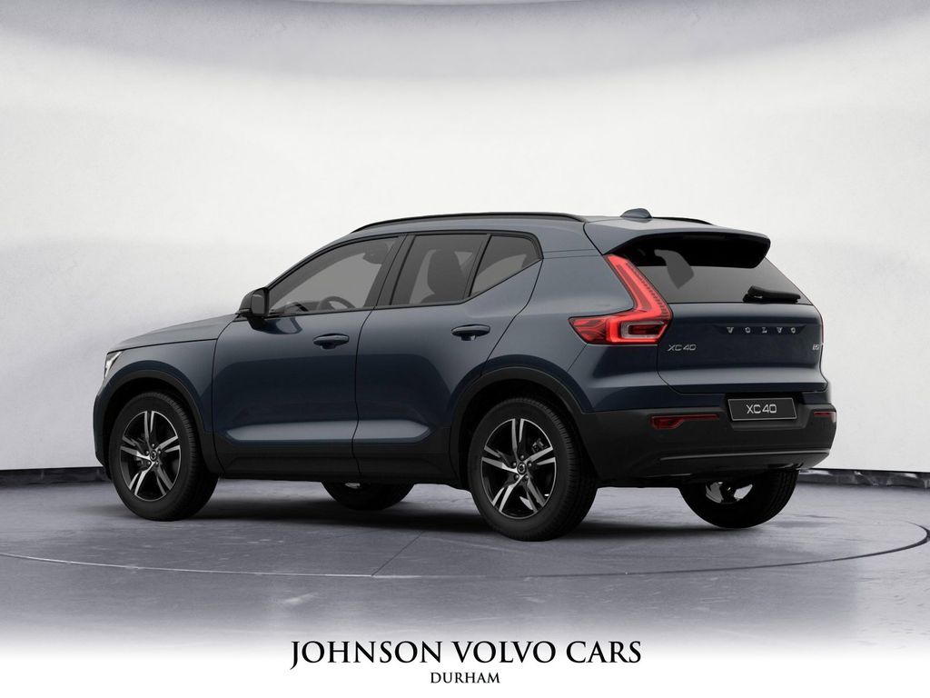 2026 Volvo XC40 Core AWD photo 4