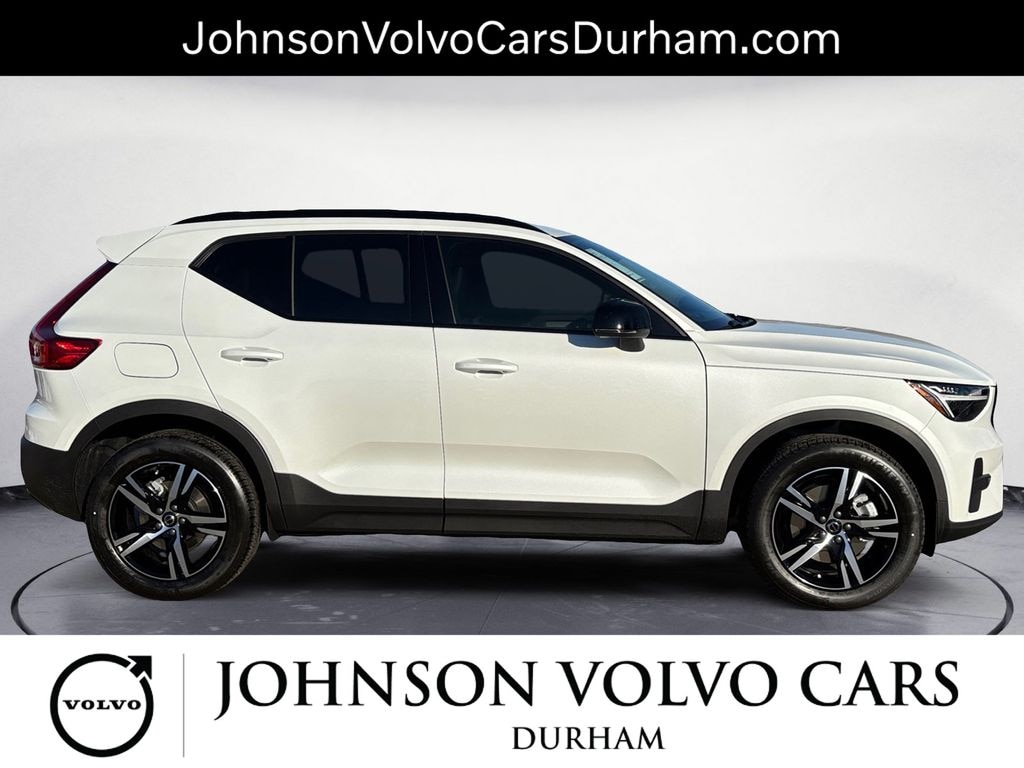 New 2026 Volvo XC40 B5 Core SUV