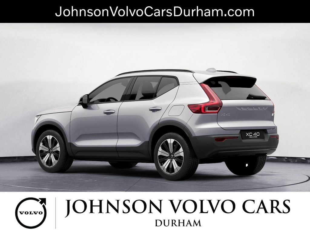 2023 Volvo XC40 Recharge Twin Plus photo 4