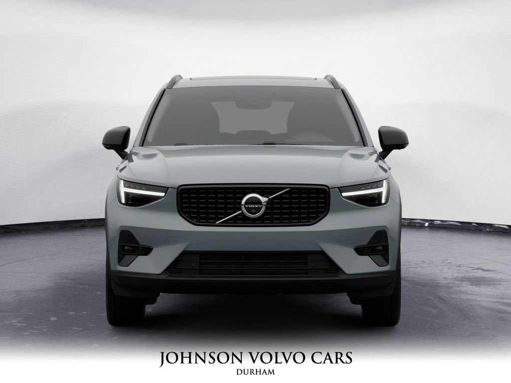 2026 Volvo XC40 photo 2