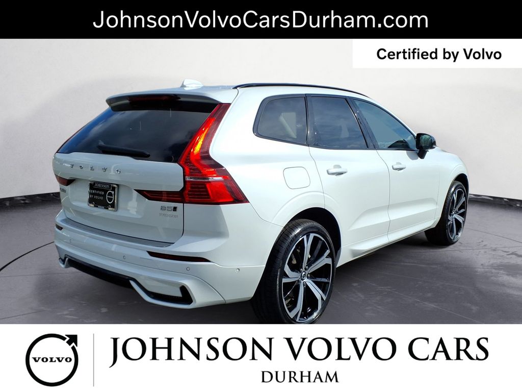 2023 Volvo XC60 B5 Ultimate photo 2