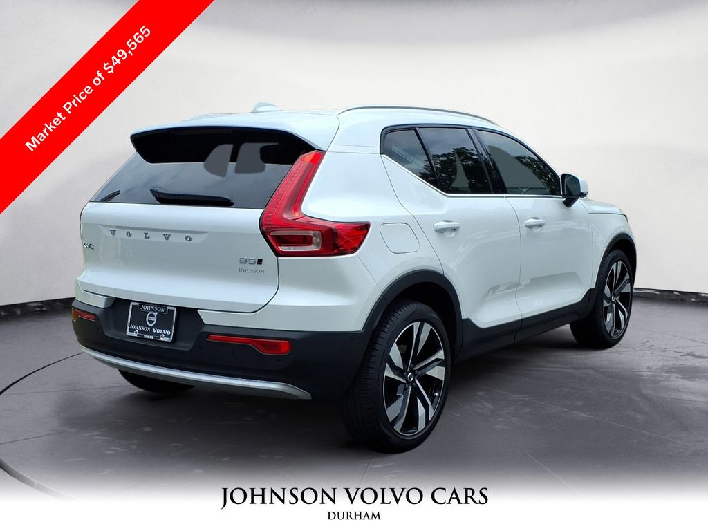 2025 Volvo XC40 AWD photo 2