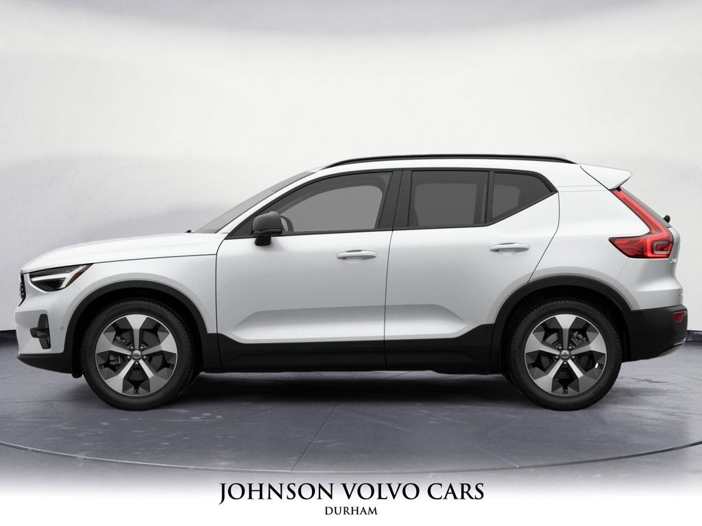 2026 Volvo XC40 Plus photo 3