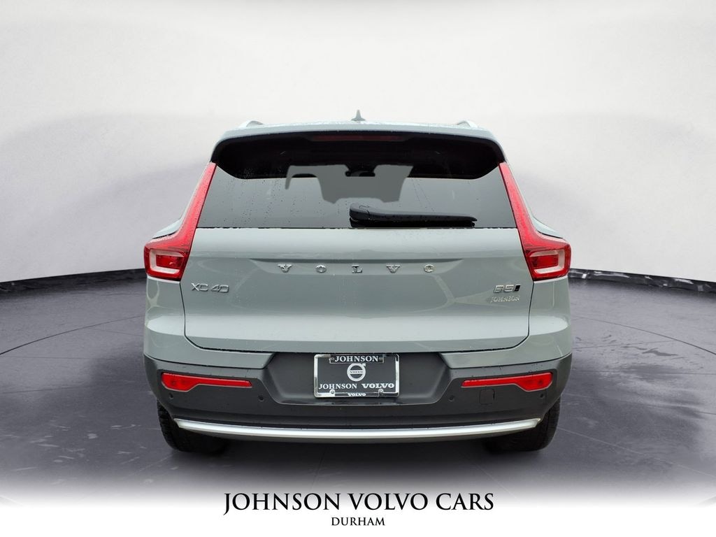 New 2025 Volvo XC40 B5 Core Bright Theme SUV