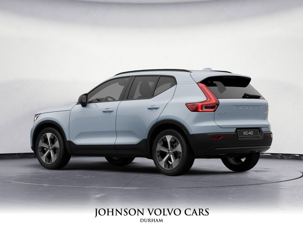 2026 Volvo XC40 Plus photo 4
