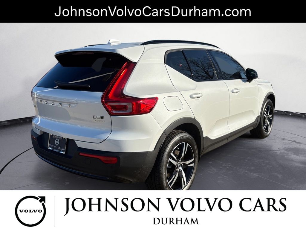 New 2026 Volvo XC40 B5 Core SUV