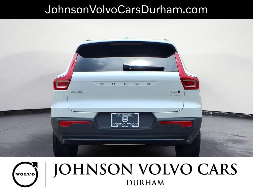 New 2025 Volvo XC40 B5 Plus Dark Theme SUV