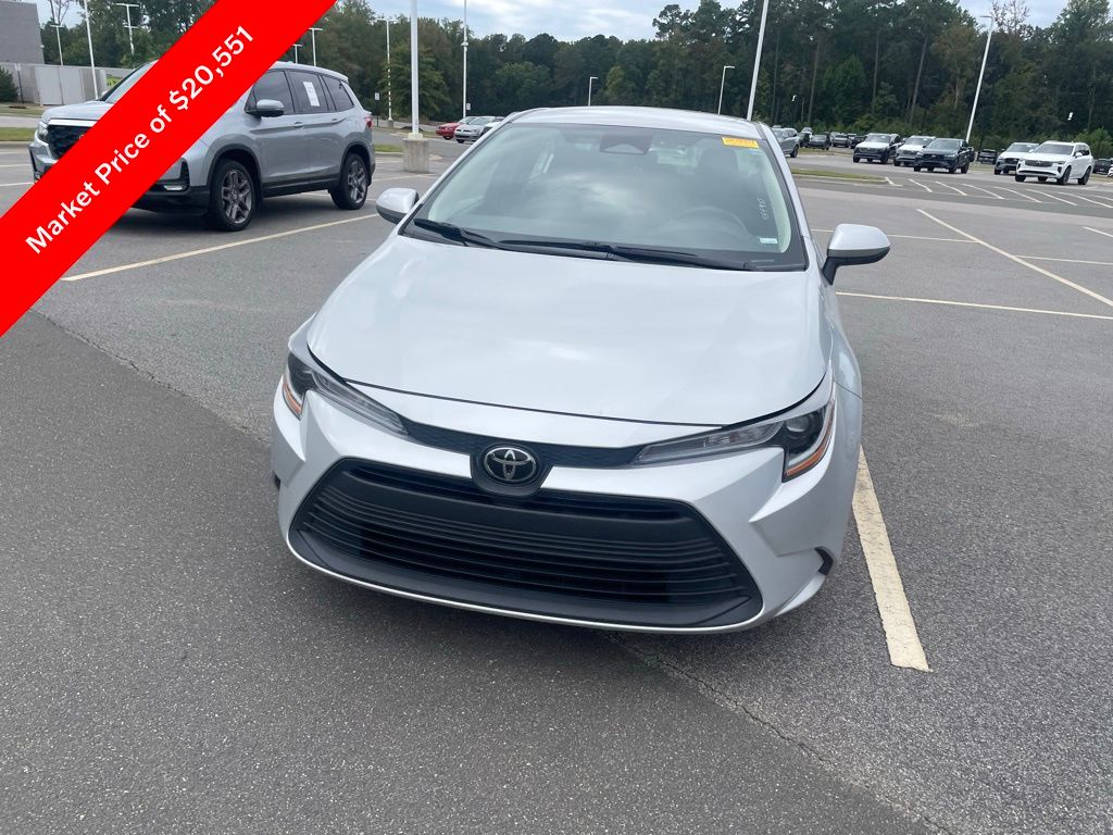 2024 Toyota Corolla LE photo 3