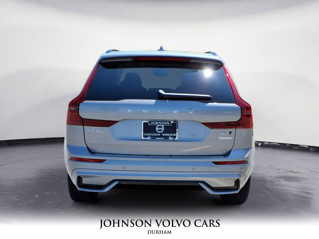 2026 Volvo XC60 B5 Plus photo 4