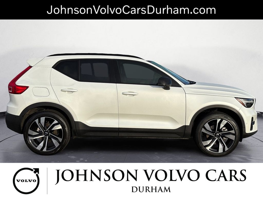 New 2025 Volvo XC40 B5 Ultra Dark Theme SUV