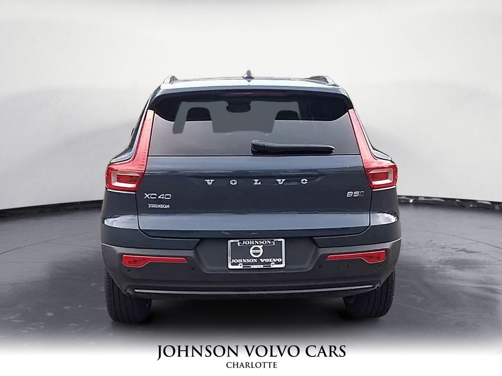 2026 Volvo XC40 photo 2
