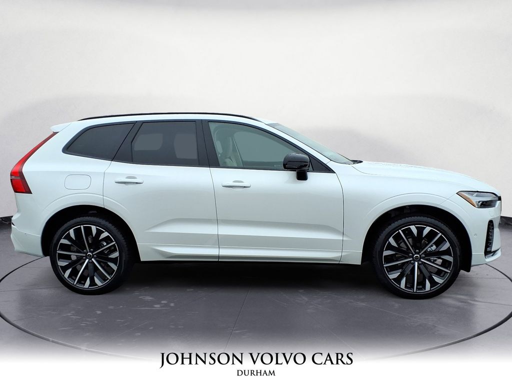 2026 Volvo XC60 B5 photo 2