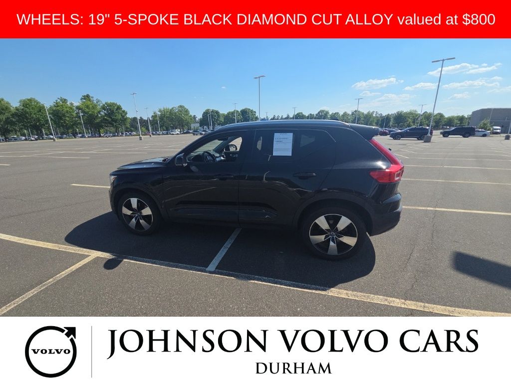 2019 Volvo XC40 T5 Momentum AWD's photo