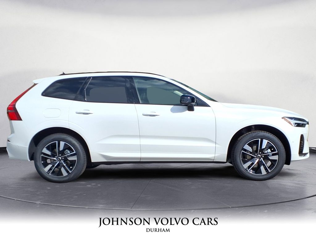 2026 Volvo XC60 B5 Plus photo 2