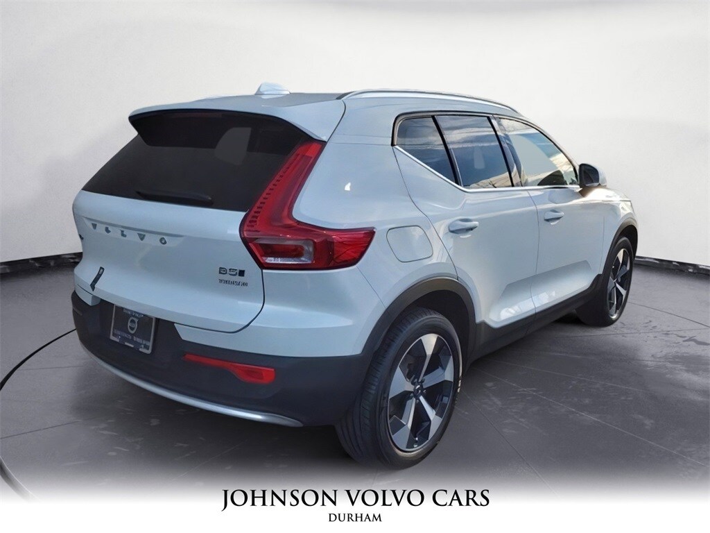 2025 Volvo XC40 Plus photo 3