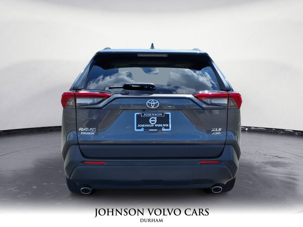 2019 Toyota RAV4 XLE photo 4