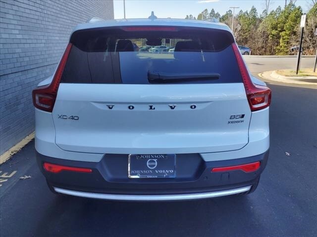 2025 Volvo XC40 Core photo 4