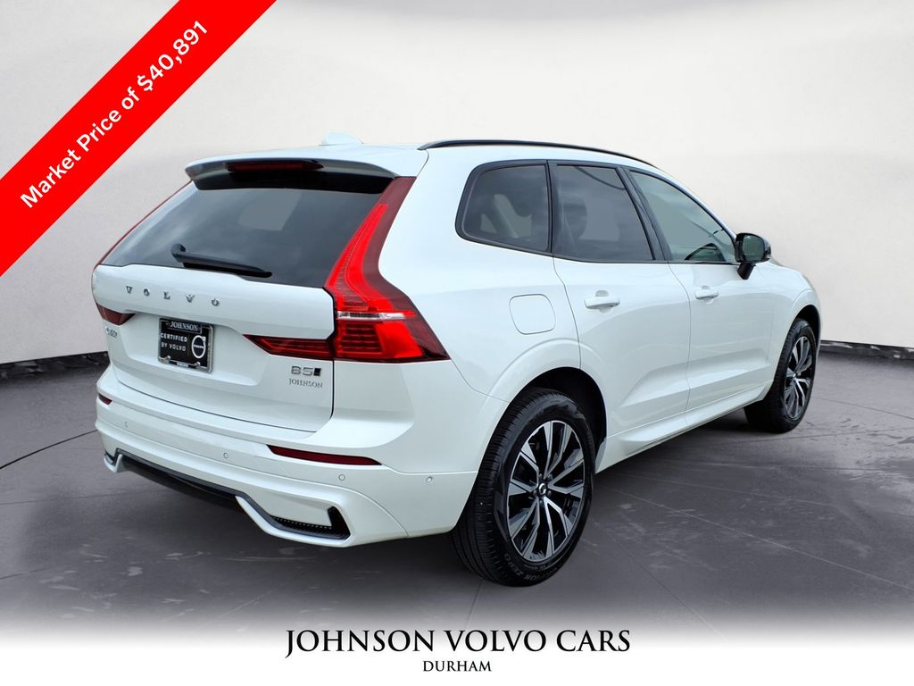 2025 Volvo XC60 B5 Plus photo 2
