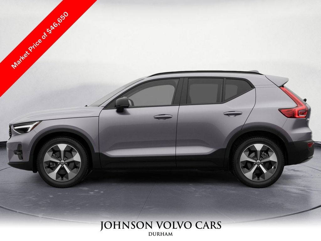 2026 Volvo XC40 Plus photo 3