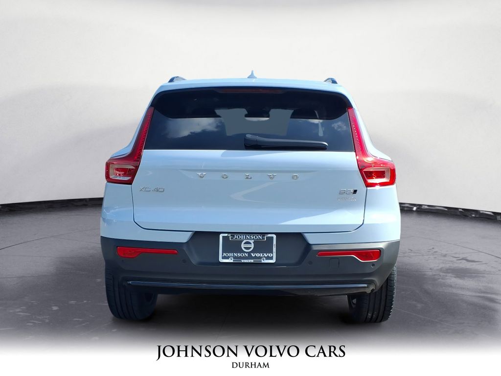 2026 Volvo XC40 Plus photo 4