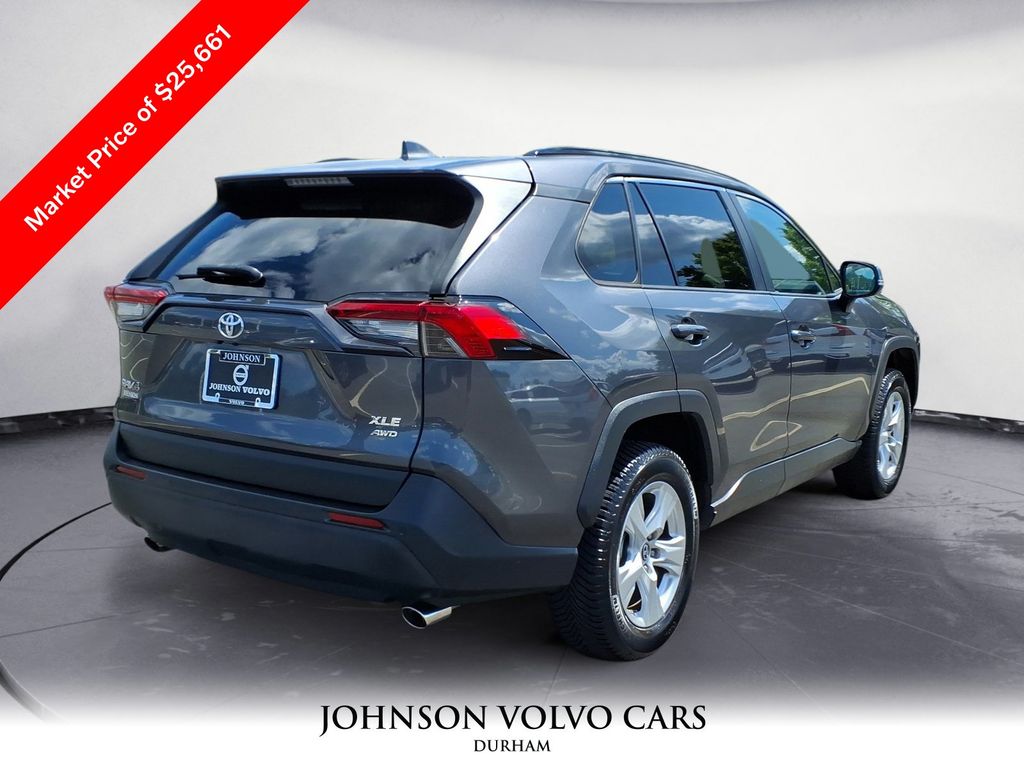 2019 Toyota RAV4 XLE photo 3