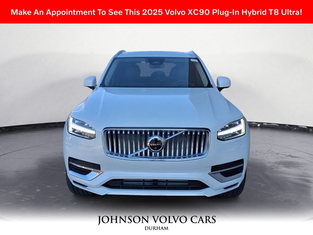 2025 Volvo XC90 T8 AWD photo 2