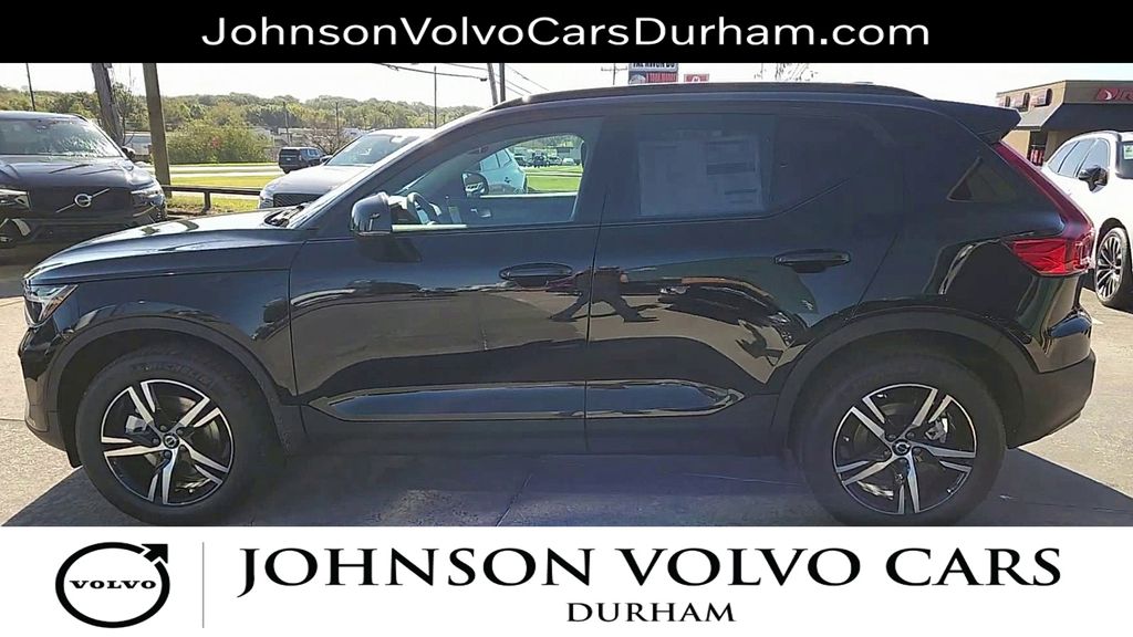 2026 Volvo XC40 Core - Photo 9