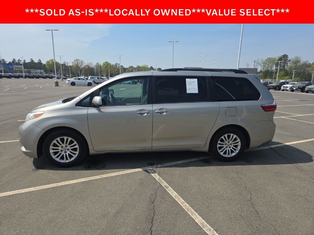 Used 2017 Toyota Sienna XLE Minivan/Van